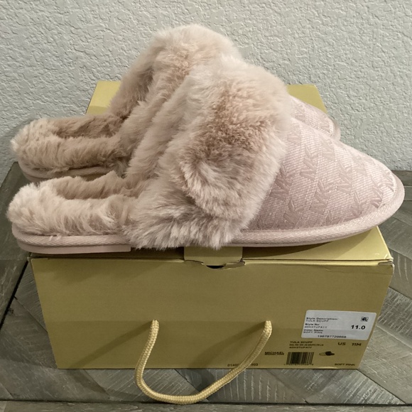 MICHAEL MICHAEL KORS Women's Tula Scuff Slip-On Cozy Slippers, size 11 - Picture 1 of 10
